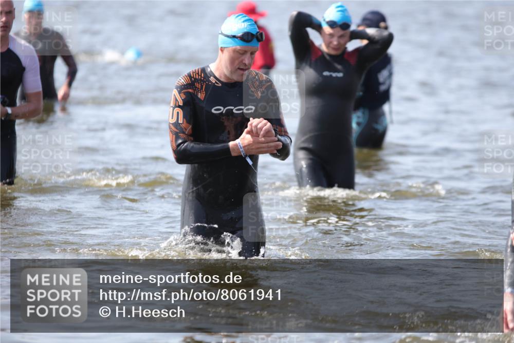 22.06.2025 - Viking Triathlon H.Heesch http://msf.ph/oto/8061941 22.06.2025 10:43:09 Schwimmen 31, 66, 109, 110, 115, 128, 167, 186, 309, 328, 358, 450, 483, 489 meine-sportfotos.de