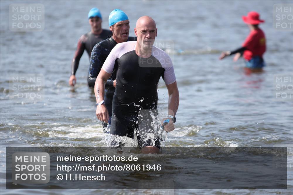 22.06.2025 - Viking Triathlon H.Heesch http://msf.ph/oto/8061946 22.06.2025 10:43:12 Schwimmen 31, 66, 109, 110, 115, 128, 167, 186, 257, 328, 358, 483, 489 meine-sportfotos.de