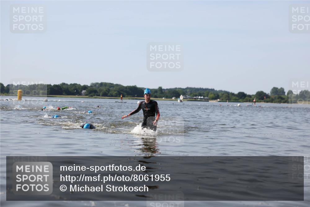 22.06.2025 - Viking Triathlon Michael Strokosch http://msf.ph/oto/8061955 22.06.2025 10:27:24 Schwimmen 272, 286, 611 meine-sportfotos.de