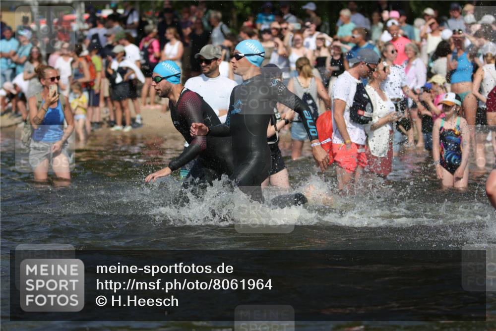 22.06.2025 - Viking Triathlon H.Heesch http://msf.ph/oto/8061964 22.06.2025 10:04:52 Schwimmen 29, 70, 72, 86, 248, 254, 281, 295, 312, 316, 394, 411, 509, 515, 527 meine-sportfotos.de