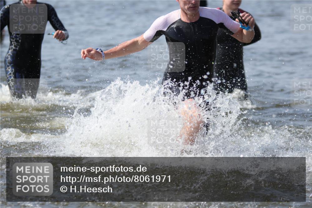 22.06.2025 - Viking Triathlon H.Heesch http://msf.ph/oto/8061971 22.06.2025 10:43:16 Schwimmen 31, 109, 110, 115, 167, 257, 328, 358, 483, 489, 501, 620 meine-sportfotos.de