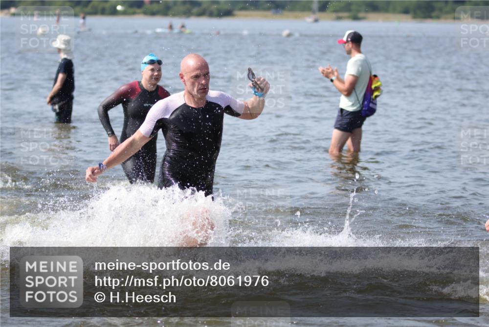 22.06.2025 - Viking Triathlon H.Heesch http://msf.ph/oto/8061976 22.06.2025 10:43:17 Schwimmen 31, 109, 110, 115, 167, 257, 328, 358, 483, 489, 501, 620 meine-sportfotos.de