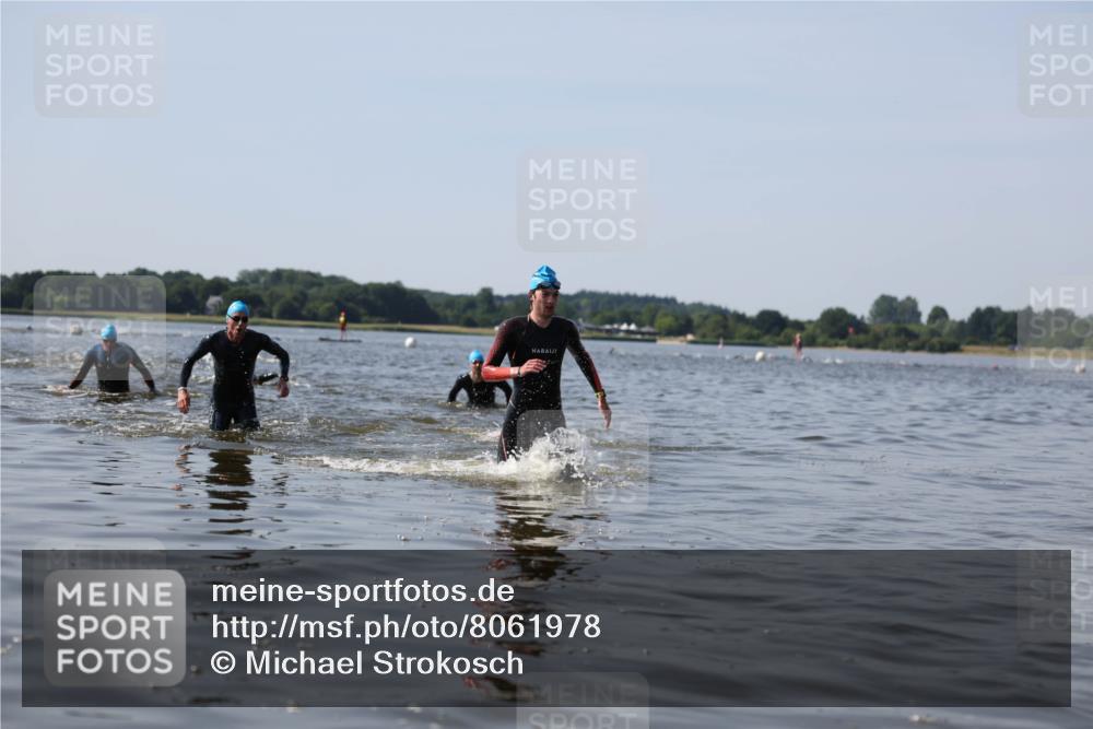 22.06.2025 - Viking Triathlon Michael Strokosch http://msf.ph/oto/8061978 22.06.2025 10:27:25 Schwimmen 272, 286, 611 meine-sportfotos.de
