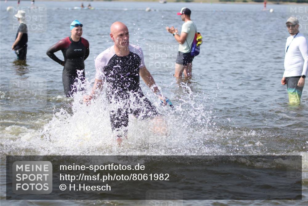 22.06.2025 - Viking Triathlon H.Heesch http://msf.ph/oto/8061982 22.06.2025 10:43:17 Schwimmen 31, 109, 110, 115, 167, 257, 328, 358, 483, 489, 501, 620 meine-sportfotos.de