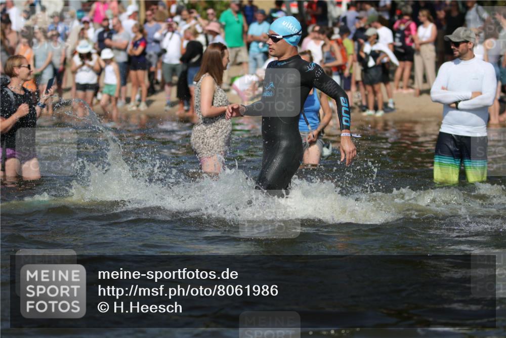 22.06.2025 - Viking Triathlon H.Heesch http://msf.ph/oto/8061986 22.06.2025 10:04:53 Schwimmen 29, 70, 72, 86, 248, 254, 281, 295, 312, 316, 362, 394, 411, 509, 515, 527 meine-sportfotos.de