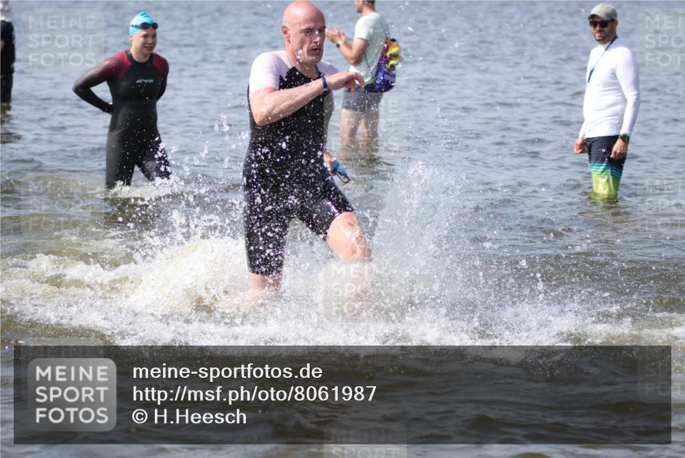22.06.2025 - Viking Triathlon H.Heesch http://msf.ph/oto/8061987 22.06.2025 10:43:17 Schwimmen 31, 109, 110, 115, 167, 257, 328, 358, 483, 489, 501, 620 meine-sportfotos.de