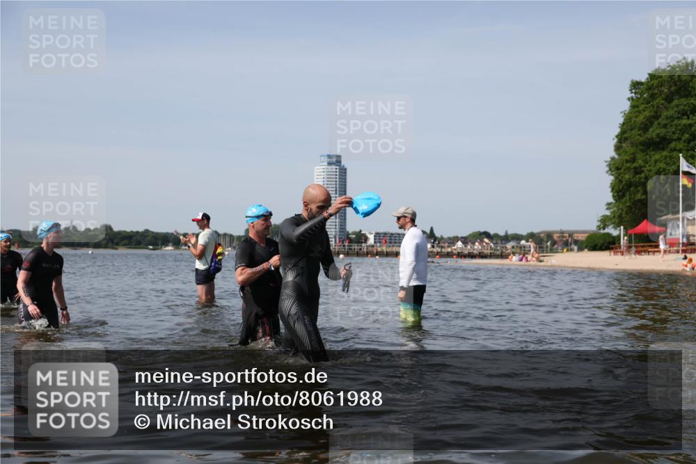 22.06.2025 - Viking Triathlon Michael Strokosch http://msf.ph/oto/8061988 22.06.2025 10:47:45 Schwimmen 71, 84, 183, 190, 223, 261, 285, 452, 606 meine-sportfotos.de