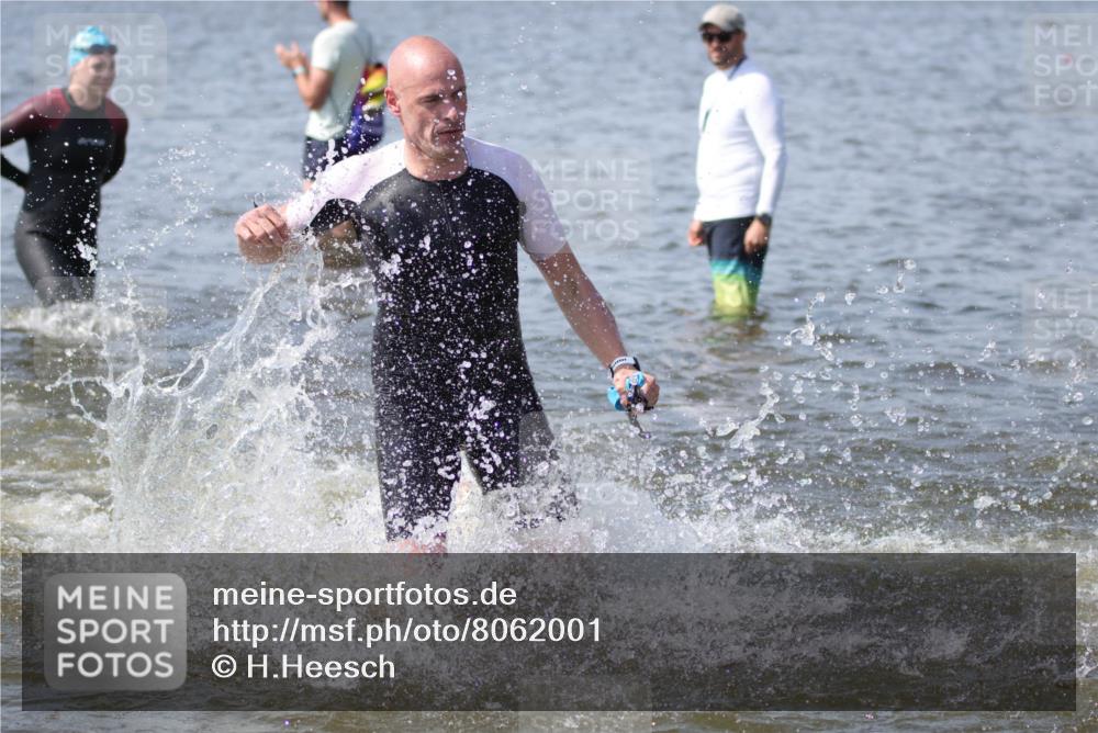 22.06.2025 - Viking Triathlon H.Heesch http://msf.ph/oto/8062001 22.06.2025 10:43:18 Schwimmen 31, 109, 110, 115, 167, 257, 328, 483, 489, 501, 620 meine-sportfotos.de