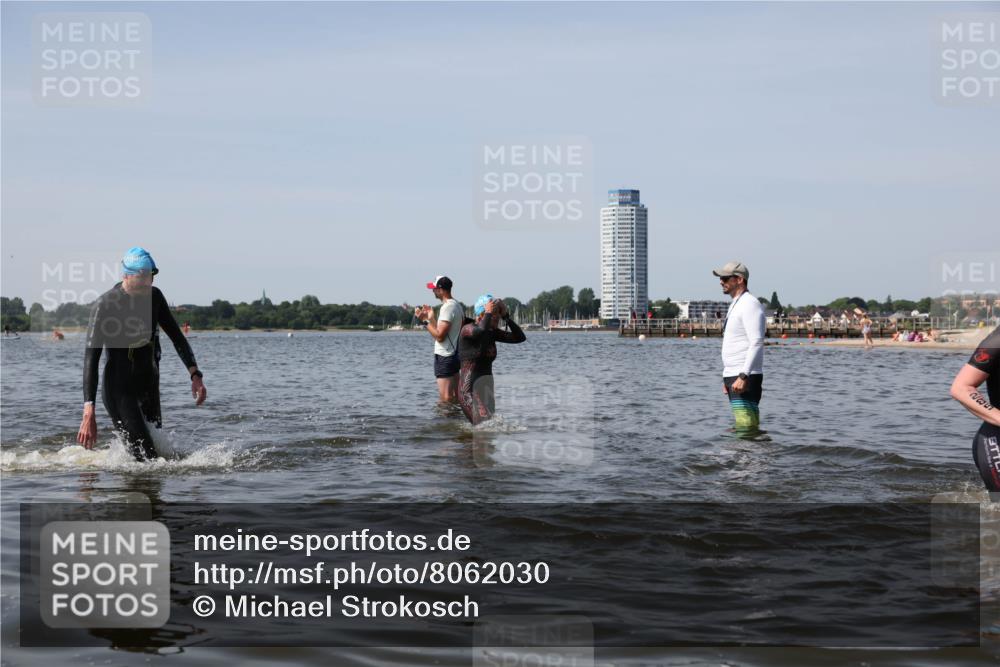 22.06.2025 - Viking Triathlon Michael Strokosch http://msf.ph/oto/8062030 22.06.2025 10:47:49 Schwimmen 71, 84, 190, 223, 261, 285, 452, 606 meine-sportfotos.de