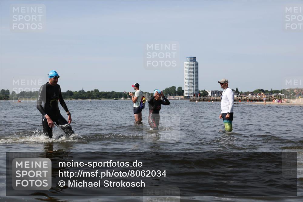 22.06.2025 - Viking Triathlon Michael Strokosch http://msf.ph/oto/8062034 22.06.2025 10:47:49 Schwimmen 71, 84, 190, 223, 261, 285, 452, 606 meine-sportfotos.de