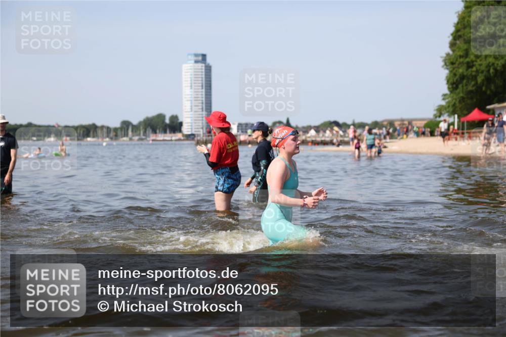 22.06.2025 - Viking Triathlon Michael Strokosch http://msf.ph/oto/8062095 22.06.2025 10:27:35 Schwimmen 1, 176, 272, 286, 611 meine-sportfotos.de