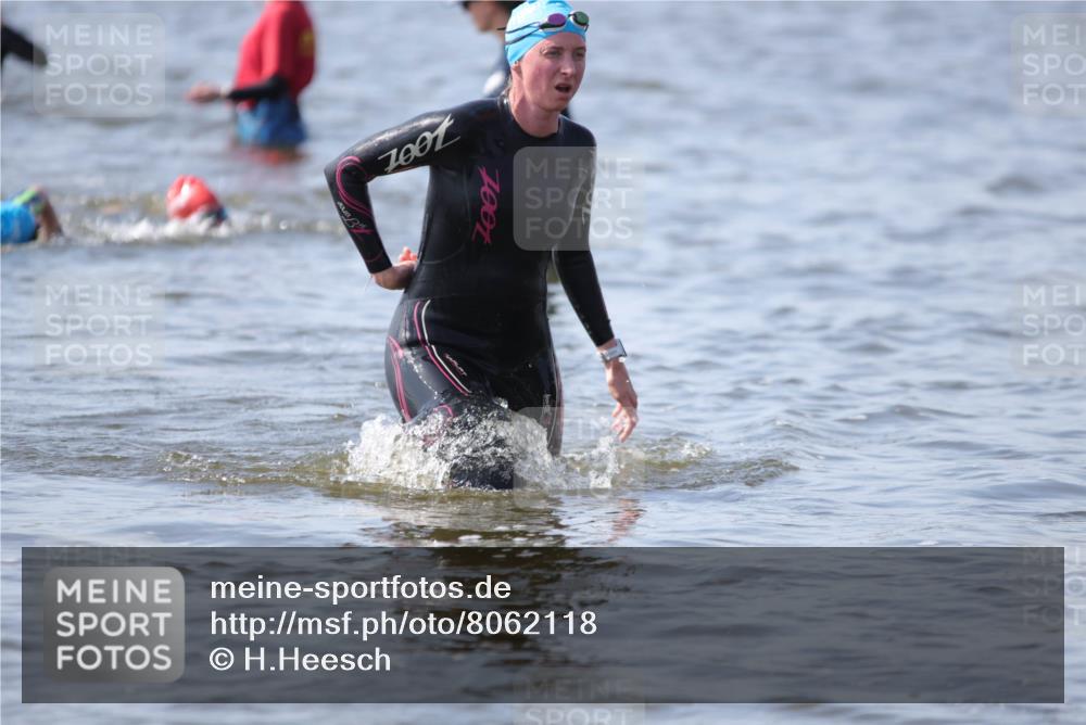 22.06.2025 - Viking Triathlon H.Heesch http://msf.ph/oto/8062118 22.06.2025 10:43:46 Schwimmen 41, 249, 362, 410, 480, 531 meine-sportfotos.de