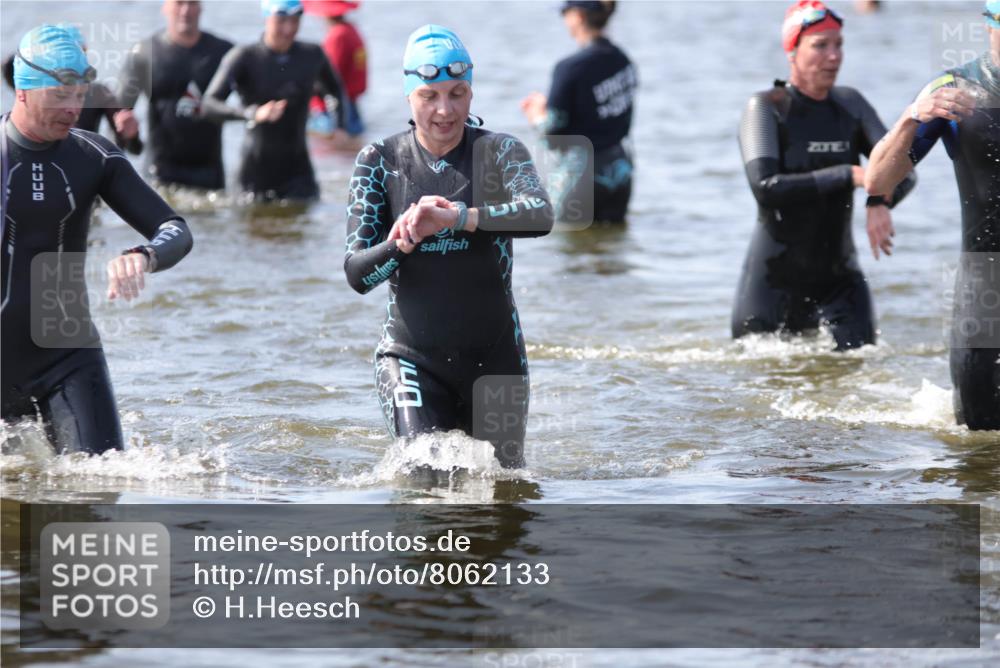 22.06.2025 - Viking Triathlon H.Heesch http://msf.ph/oto/8062133 22.06.2025 10:43:57 Schwimmen 41, 123, 249, 343, 362, 442, 627, 637, 650 meine-sportfotos.de