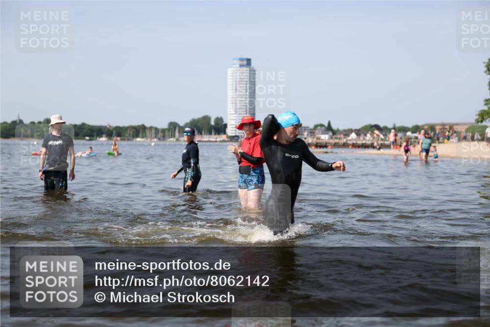 22.06.2025 - Viking Triathlon Michael Strokosch http://msf.ph/oto/8062142 22.06.2025 10:27:39 Schwimmen 1, 176, 198, 230, 272, 611 meine-sportfotos.de