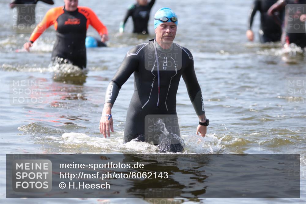 22.06.2025 - Viking Triathlon H.Heesch http://msf.ph/oto/8062143 22.06.2025 10:43:59 Schwimmen 41, 123, 249, 343, 362, 442, 467, 627, 637, 650 meine-sportfotos.de