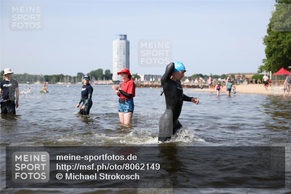 22.06.2025 - Viking Triathlon Michael Strokosch http://msf.ph/oto/8062149 22.06.2025 10:27:39 Schwimmen 1, 176, 198, 230, 272, 611 meine-sportfotos.de