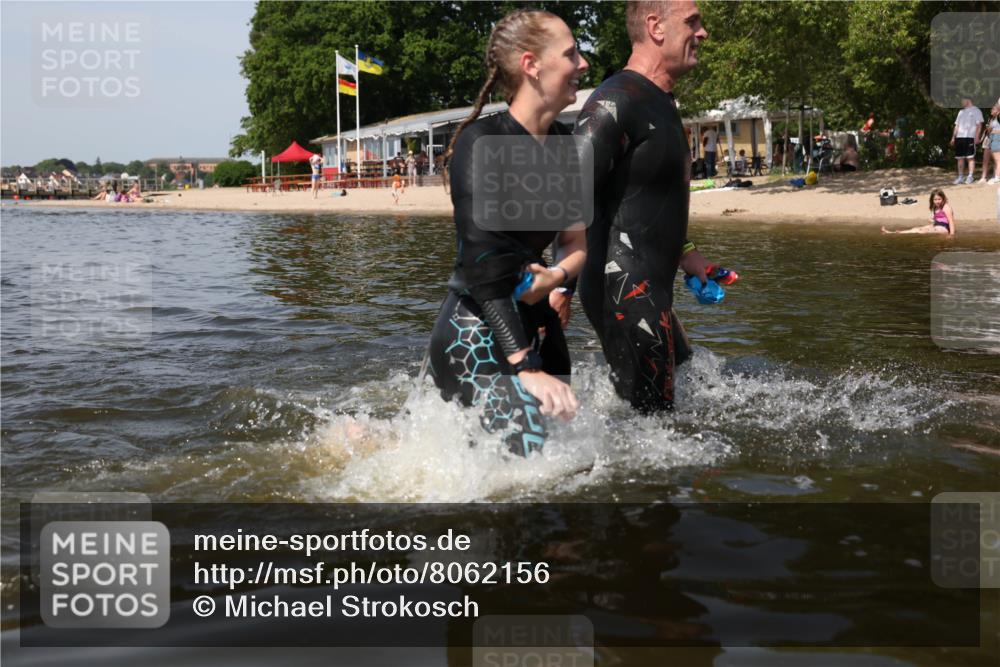 22.06.2025 - Viking Triathlon Michael Strokosch http://msf.ph/oto/8062156 22.06.2025 10:48:13 Schwimmen 37, 364, 471 meine-sportfotos.de