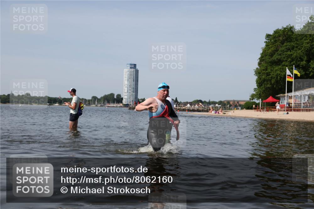 22.06.2025 - Viking Triathlon Michael Strokosch http://msf.ph/oto/8062160 22.06.2025 10:48:24 Schwimmen 471, 494 meine-sportfotos.de