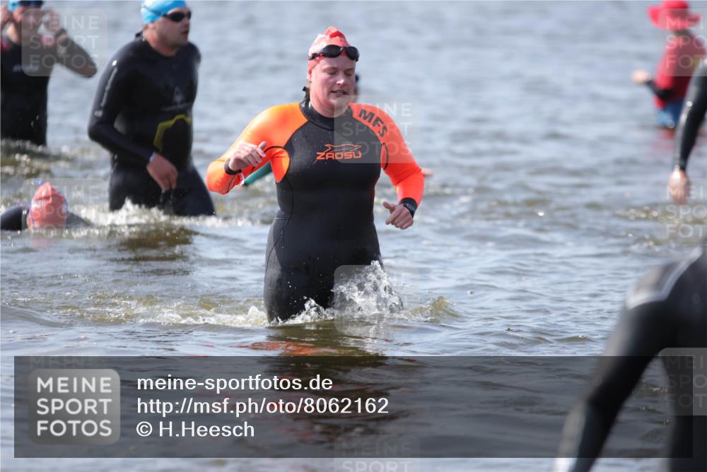 22.06.2025 - Viking Triathlon H.Heesch http://msf.ph/oto/8062162 22.06.2025 10:44:01 Schwimmen 41, 123, 249, 343, 362, 439, 442, 467, 627, 637, 650 meine-sportfotos.de