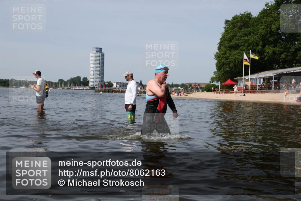 22.06.2025 - Viking Triathlon Michael Strokosch http://msf.ph/oto/8062163 22.06.2025 10:48:25 Schwimmen 471, 494 meine-sportfotos.de
