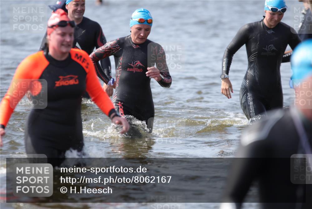 22.06.2025 - Viking Triathlon H.Heesch http://msf.ph/oto/8062167 22.06.2025 10:44:04 Schwimmen 41, 103, 123, 249, 343, 439, 442, 467, 627, 637, 650 meine-sportfotos.de