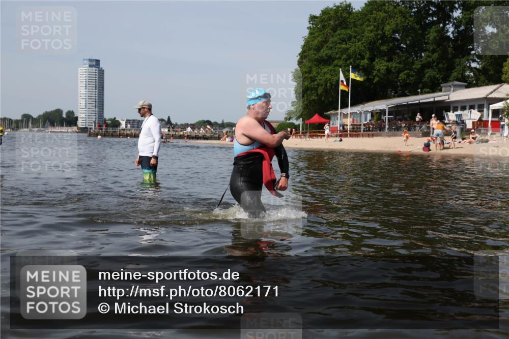 22.06.2025 - Viking Triathlon Michael Strokosch http://msf.ph/oto/8062171 22.06.2025 10:48:25 Schwimmen 471, 494 meine-sportfotos.de