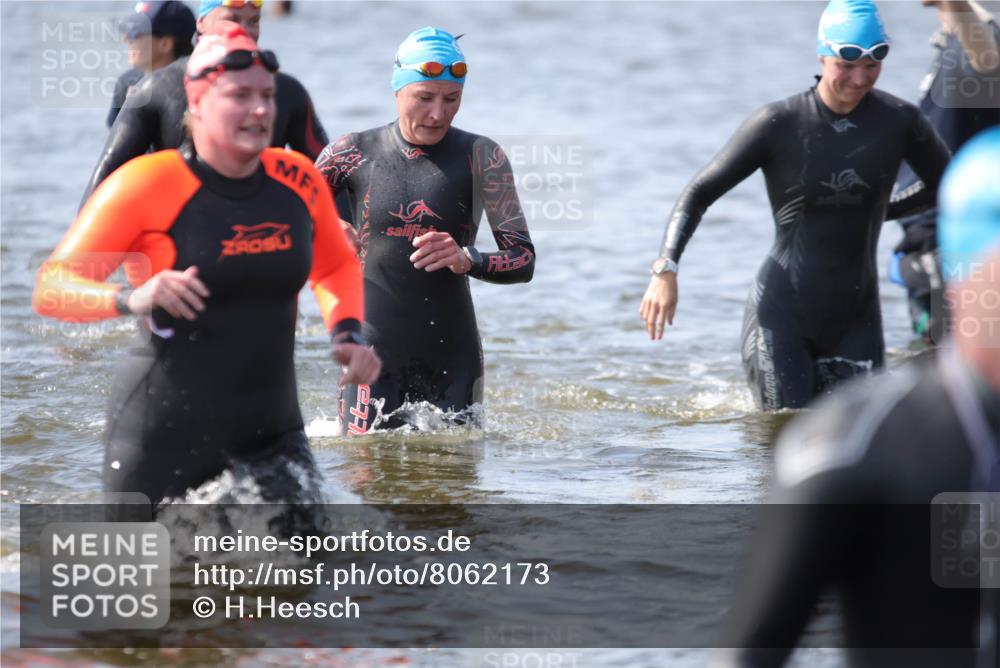 22.06.2025 - Viking Triathlon H.Heesch http://msf.ph/oto/8062173 22.06.2025 10:44:04 Schwimmen 41, 103, 123, 249, 343, 439, 442, 467, 627, 637, 650 meine-sportfotos.de