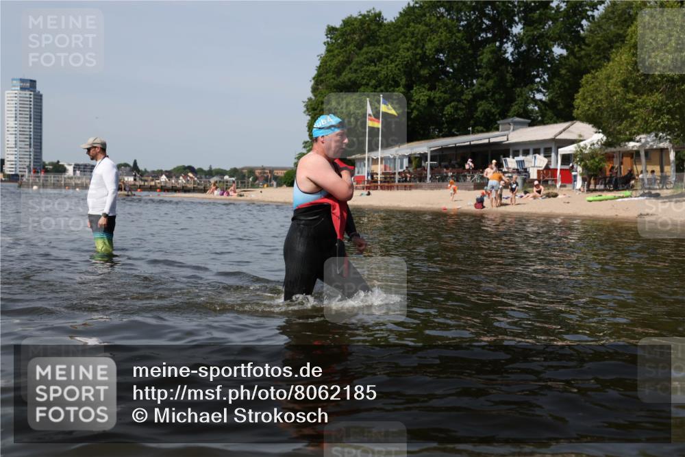 22.06.2025 - Viking Triathlon Michael Strokosch http://msf.ph/oto/8062185 22.06.2025 10:48:26 Schwimmen 471, 494 meine-sportfotos.de