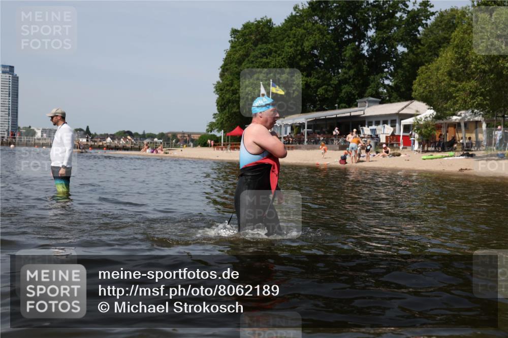 22.06.2025 - Viking Triathlon Michael Strokosch http://msf.ph/oto/8062189 22.06.2025 10:48:26 Schwimmen 471, 494 meine-sportfotos.de