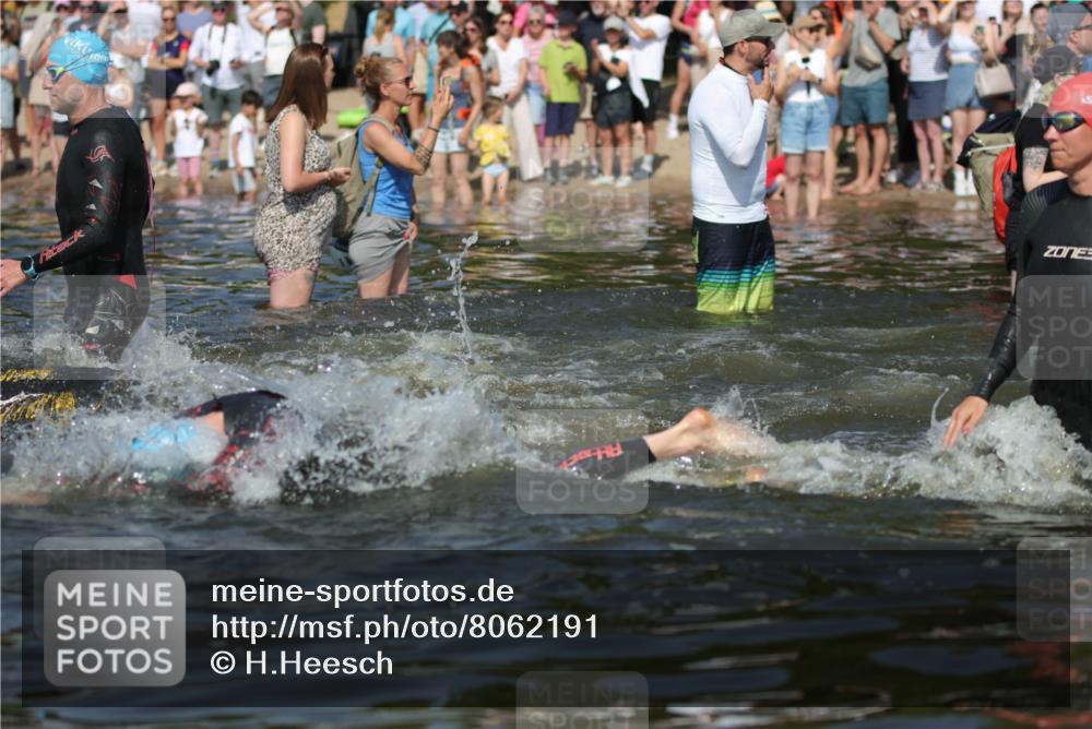 22.06.2025 - Viking Triathlon H.Heesch http://msf.ph/oto/8062191 22.06.2025 10:05:14 Schwimmen 57, 59, 94, 138, 171, 172, 291, 346, 388, 389, 395, 418, 536, 627 meine-sportfotos.de