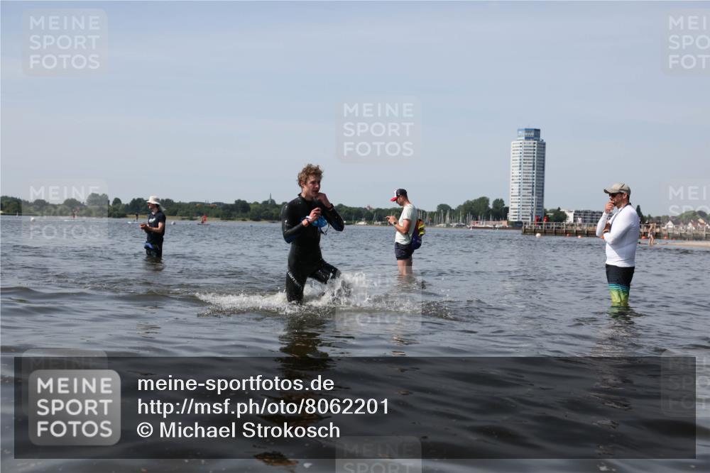 22.06.2025 - Viking Triathlon Michael Strokosch http://msf.ph/oto/8062201 22.06.2025 10:48:30 Schwimmen 412, 471, 494 meine-sportfotos.de