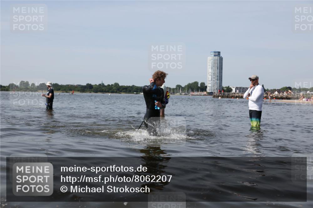 22.06.2025 - Viking Triathlon Michael Strokosch http://msf.ph/oto/8062207 22.06.2025 10:48:31 Schwimmen 412, 471, 494 meine-sportfotos.de