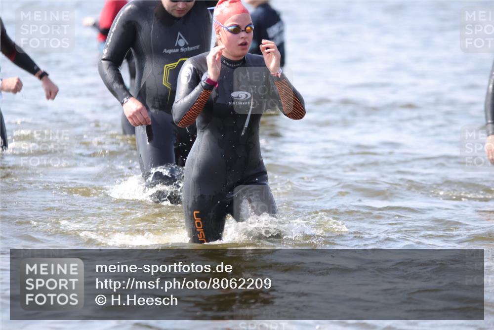 22.06.2025 - Viking Triathlon H.Heesch http://msf.ph/oto/8062209 22.06.2025 10:44:08 Schwimmen 41, 103, 123, 130, 249, 343, 439, 442, 467, 627, 637, 650 meine-sportfotos.de