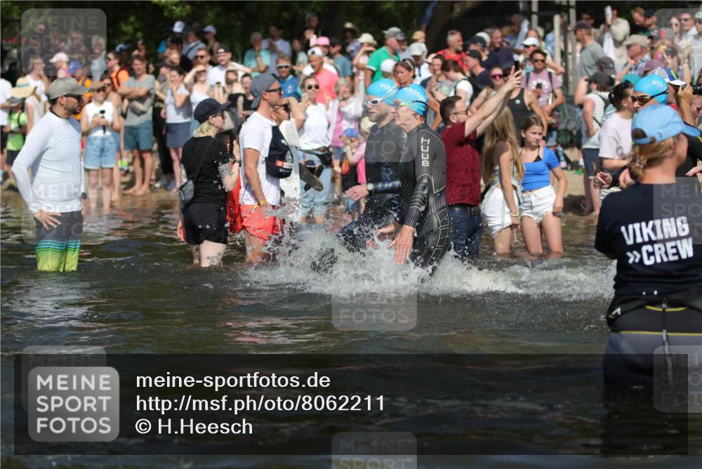 22.06.2025 - Viking Triathlon H.Heesch http://msf.ph/oto/8062211 22.06.2025 10:05:18 Schwimmen 57, 59, 61, 94, 138, 171, 172, 291, 314, 346, 388, 389, 395, 418, 536, 627 meine-sportfotos.de
