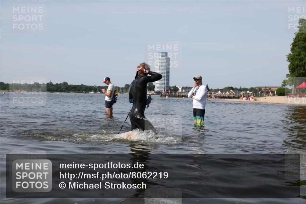 22.06.2025 - Viking Triathlon Michael Strokosch http://msf.ph/oto/8062219 22.06.2025 10:48:32 Schwimmen 412, 471, 494 meine-sportfotos.de