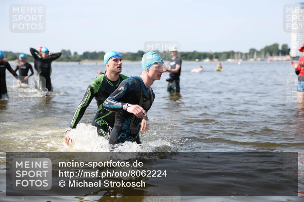 22.06.2025 - Viking Triathlon Michael Strokosch http://msf.ph/oto/8062224 22.06.2025 10:27:50 Schwimmen 14, 90, 176, 178, 196, 198, 230, 289, 534, 616 meine-sportfotos.de