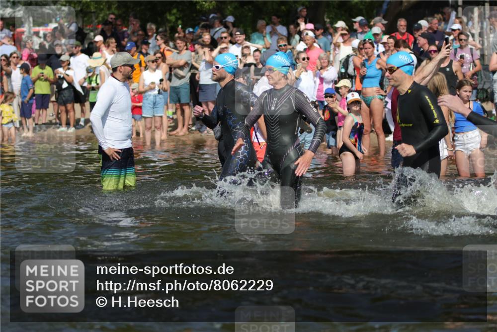 22.06.2025 - Viking Triathlon H.Heesch http://msf.ph/oto/8062229 22.06.2025 10:05:18 Schwimmen 57, 59, 61, 94, 138, 171, 172, 291, 314, 346, 388, 389, 395, 418, 536, 627 meine-sportfotos.de