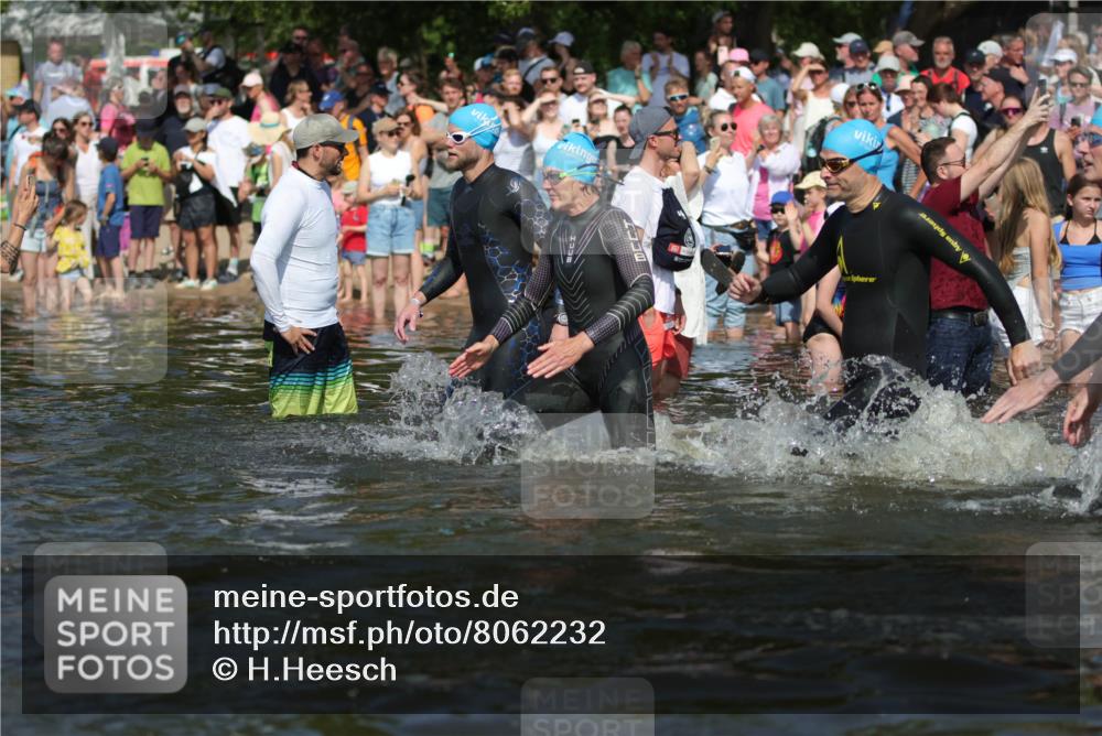 22.06.2025 - Viking Triathlon H.Heesch http://msf.ph/oto/8062232 22.06.2025 10:05:19 Schwimmen 57, 59, 61, 94, 138, 171, 172, 291, 314, 346, 389, 418, 437, 536, 627, 655 meine-sportfotos.de