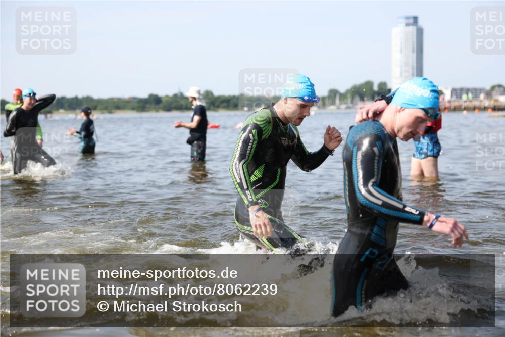 22.06.2025 - Viking Triathlon Michael Strokosch http://msf.ph/oto/8062239 22.06.2025 10:27:51 Schwimmen 14, 90, 176, 178, 196, 198, 230, 289, 401, 534, 616 meine-sportfotos.de