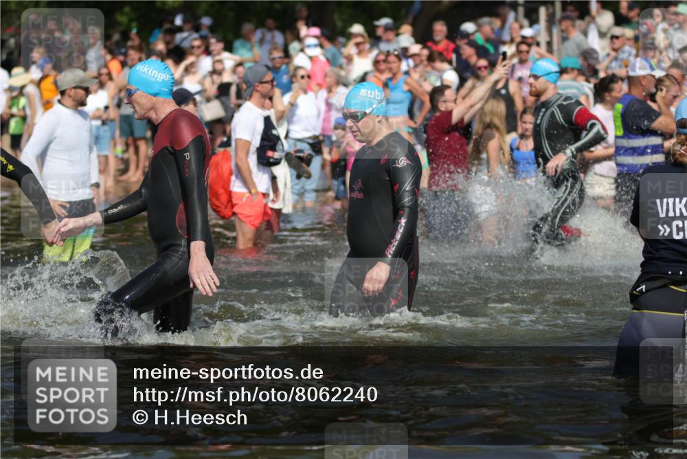 22.06.2025 - Viking Triathlon H.Heesch http://msf.ph/oto/8062240 22.06.2025 10:05:20 Schwimmen 57, 59, 61, 138, 171, 172, 228, 314, 346, 389, 418, 437, 536, 601, 655 meine-sportfotos.de