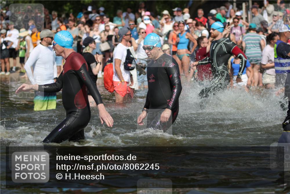 22.06.2025 - Viking Triathlon H.Heesch http://msf.ph/oto/8062245 22.06.2025 10:05:20 Schwimmen 57, 59, 61, 138, 171, 172, 228, 314, 346, 389, 418, 437, 536, 601, 655 meine-sportfotos.de