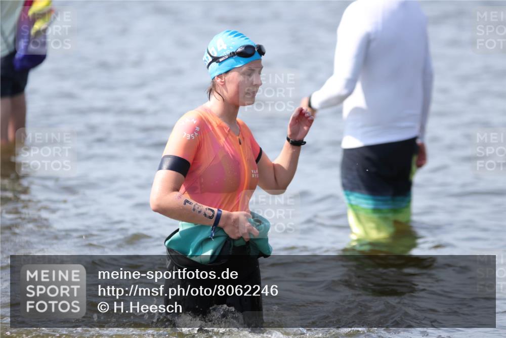 22.06.2025 - Viking Triathlon H.Heesch http://msf.ph/oto/8062246 22.06.2025 10:44:22 Schwimmen 103, 130, 205, 219, 439, 467 meine-sportfotos.de