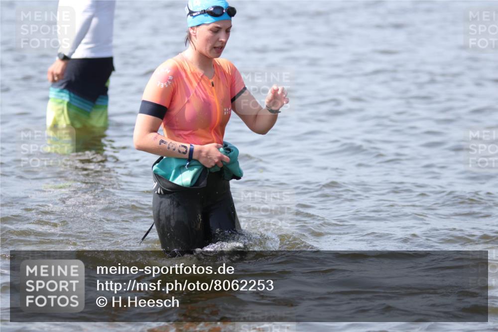 22.06.2025 - Viking Triathlon H.Heesch http://msf.ph/oto/8062253 22.06.2025 10:44:23 Schwimmen 103, 130, 205, 219, 439, 467 meine-sportfotos.de