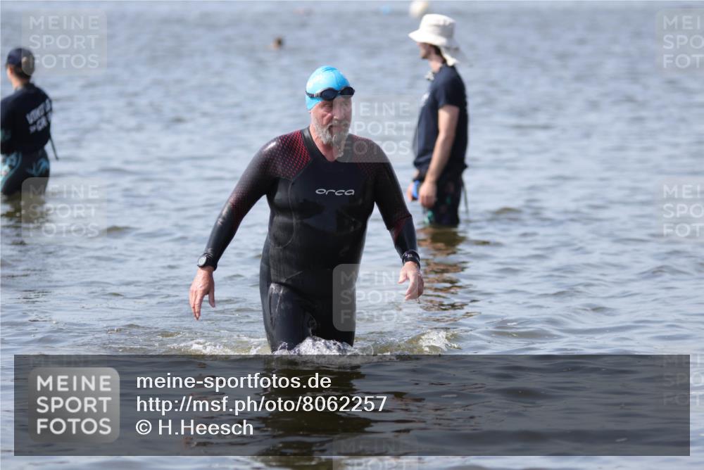 22.06.2025 - Viking Triathlon H.Heesch http://msf.ph/oto/8062257 22.06.2025 10:44:38 Schwimmen 18, 205, 219, 440, 446 meine-sportfotos.de