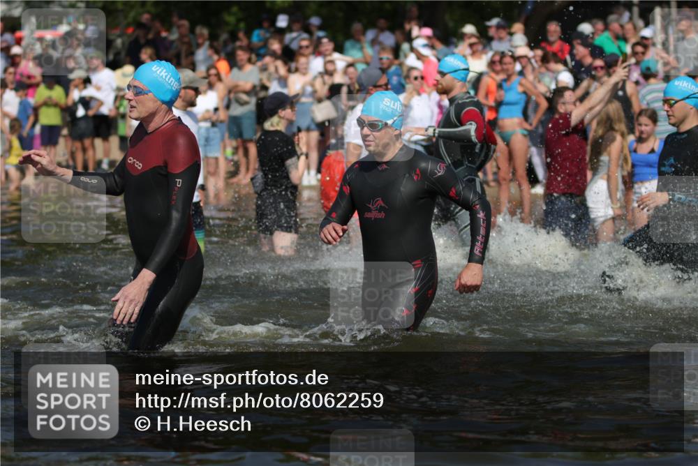 22.06.2025 - Viking Triathlon H.Heesch http://msf.ph/oto/8062259 22.06.2025 10:05:21 Schwimmen 57, 59, 61, 138, 171, 172, 228, 314, 346, 389, 418, 437, 536, 601, 655 meine-sportfotos.de