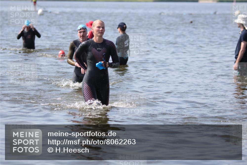 22.06.2025 - Viking Triathlon H.Heesch http://msf.ph/oto/8062263 22.06.2025 10:44:40 Schwimmen 18, 205, 219, 440, 446, 653 meine-sportfotos.de