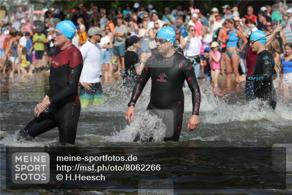 22.06.2025 - Viking Triathlon H.Heesch http://msf.ph/oto/8062266 22.06.2025 10:05:21 Schwimmen 57, 59, 61, 138, 171, 172, 228, 314, 346, 389, 418, 437, 536, 601, 655 meine-sportfotos.de