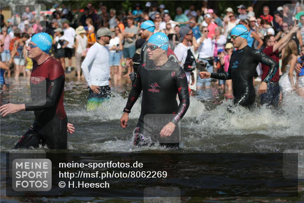22.06.2025 - Viking Triathlon H.Heesch http://msf.ph/oto/8062269 22.06.2025 10:05:21 Schwimmen 57, 59, 61, 138, 171, 172, 228, 314, 346, 389, 418, 437, 536, 601, 655 meine-sportfotos.de
