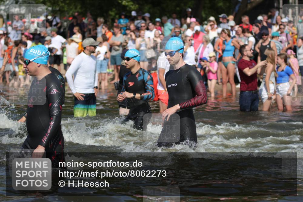 22.06.2025 - Viking Triathlon H.Heesch http://msf.ph/oto/8062273 22.06.2025 10:05:22 Schwimmen 57, 59, 61, 138, 171, 172, 228, 314, 346, 389, 418, 437, 536, 601, 655 meine-sportfotos.de
