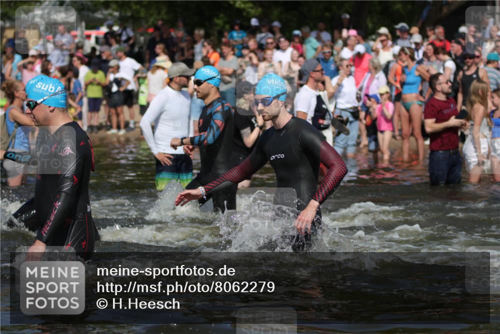 22.06.2025 - Viking Triathlon H.Heesch http://msf.ph/oto/8062279 22.06.2025 10:05:23 Schwimmen 57, 59, 61, 138, 171, 172, 228, 314, 346, 389, 418, 437, 536, 601, 655 meine-sportfotos.de